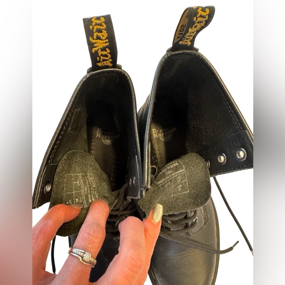 Dr. Martens 1460 Black leather 8 Eye Combat Boots AirWair Size 7 - Picture 5 of 16